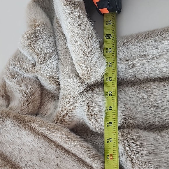 Olympia tan faux fur coat, excellent condition, sz L (12-16) - Picture 5 of 9